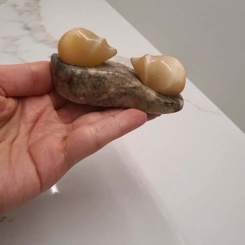 Decorative figurine with 2 hedgehogs like new