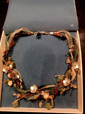 Beaded necklace with metal flowers new, handmade