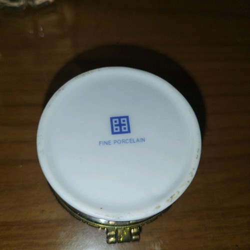 Porcelain small jewelry box used with brass frame