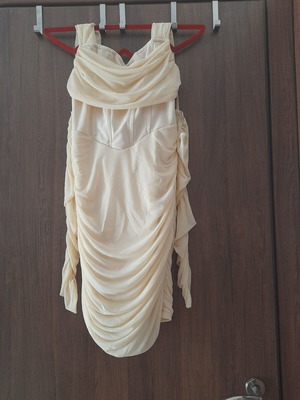 Fitted dress with open side sleeves and gathers