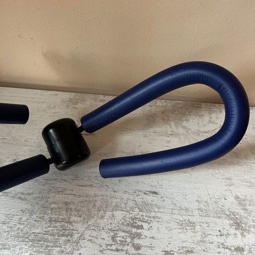 Exercise device like new for thighs and arms, blue
