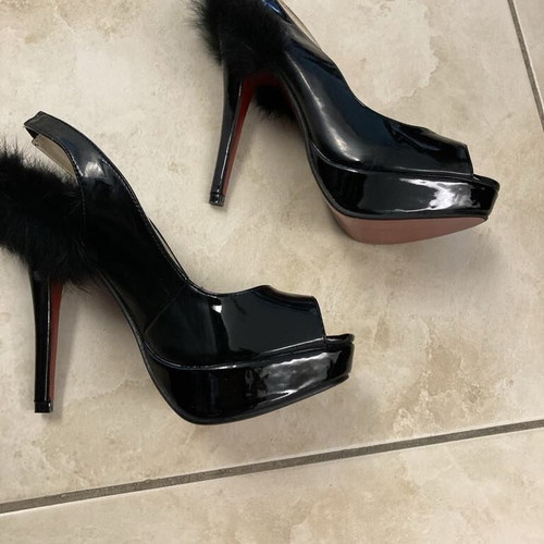 Nikki Me patent leather shoe like new, black size 38 with fur