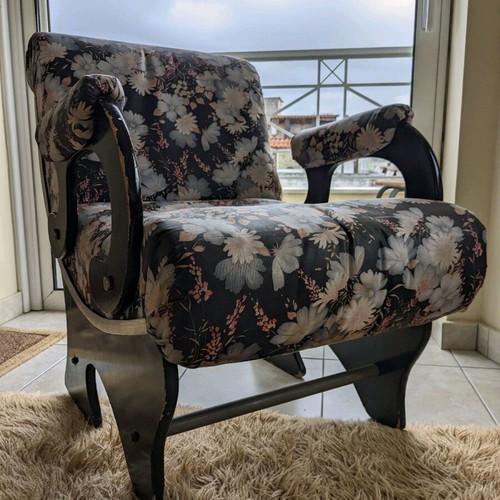 Vintage armchair like new with floral design
