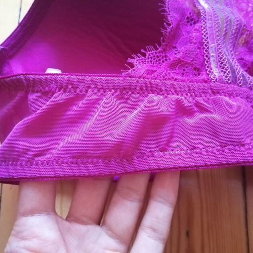 Hunkemöller 75B pink lace bra with front clasp