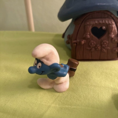 Schleich/Peyo Smurfs vintage figures with house