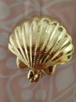 Curtain clip shell like new