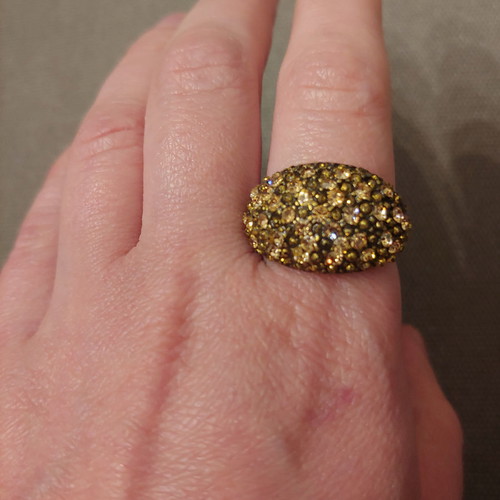 Bronze ring with gold crystals like new