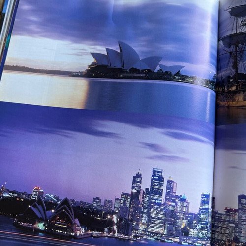 Globus Travel Encyclopedia Australia & New Zealand Volume 3 like new