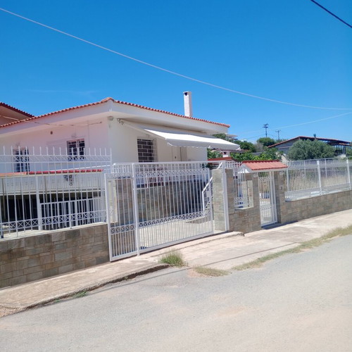 Detached house in Agioi Apostoloi Attica near sea, renovated