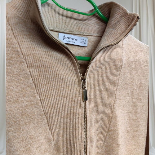 Stradivarius pullover with zipper like new, size S, beige