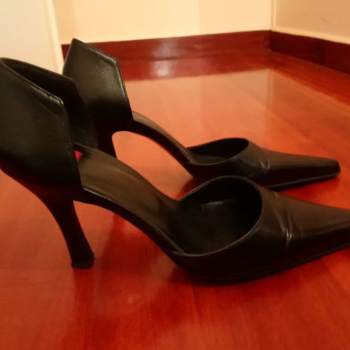 Pointed black pumps used, size 37