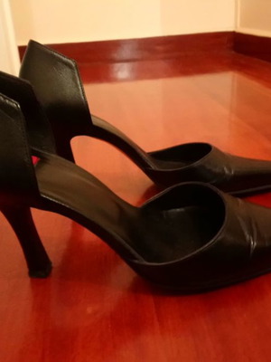 Pointed black pumps used, size 37