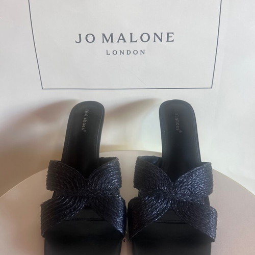 Ideal Shoes black women's mules with woven raffia style, size 41, like new