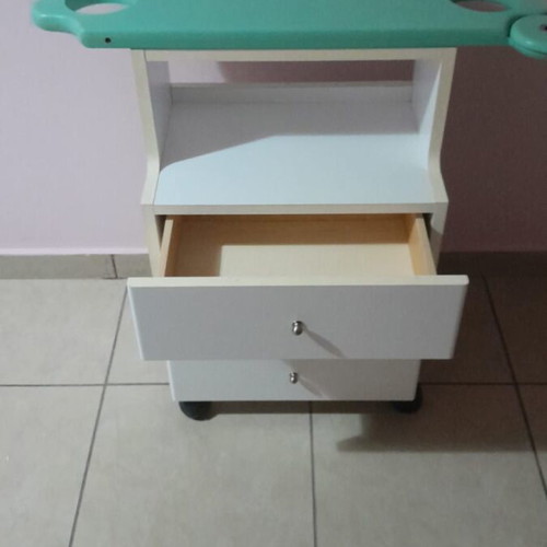 Manicure table movable like new