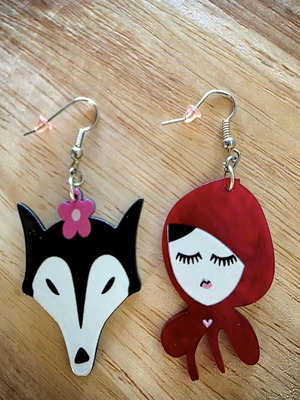 Σκουλαρίκια με πολύ ιδιαίτερο σχέδιο καινούργια