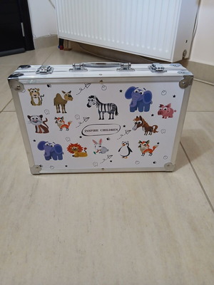 Painting suitcase for children used, missing 2 brushes