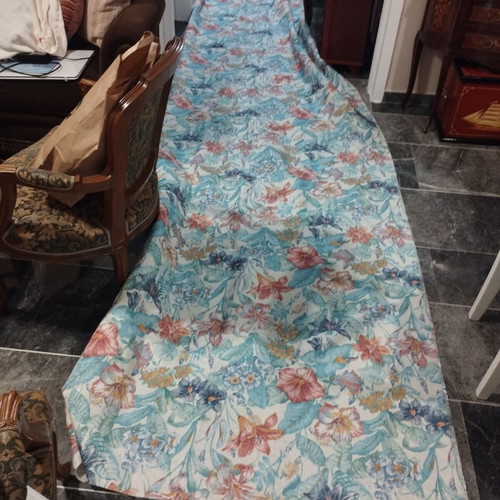 Topi fabric in excellent condition 1.40×5.60 meters