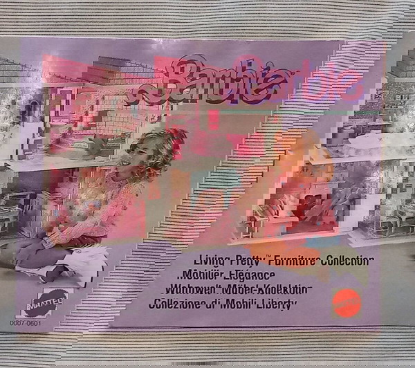 Vìntage κατάλογος με τα έπιπλα της barbie 90s