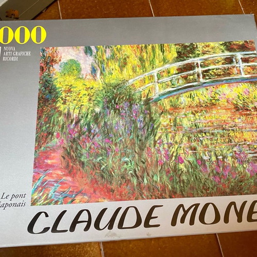 Puzzle used 1000 pieces with Claude Monet painting