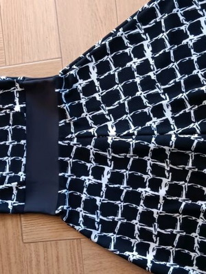 Black and white dress size M like new, short sleeve with black band at waist