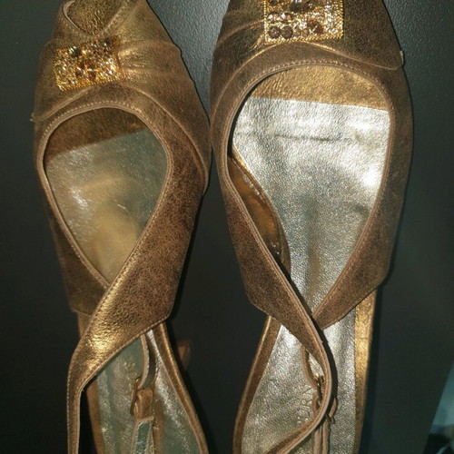 Pumps new size 36 gold leather