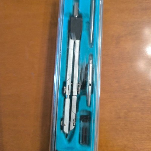 Compass with all accessories like new