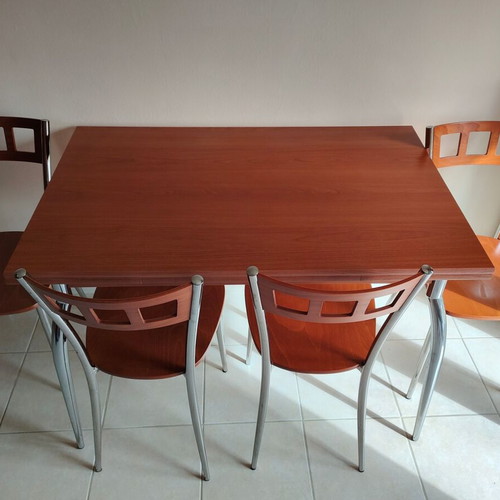 Kitchen table with 4 chairs like new, ergonomic