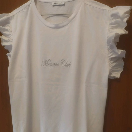 Pink Woman white t-shirt used with ruffles and embroidery, size L