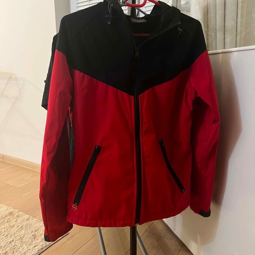 Unisex trekking jacket like new, breathable, sizes XS-S, black and red
