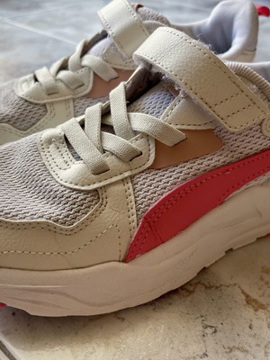Puma αθλητικά παπούτσια νούμερο 35 μεταχειρισμένα, πλυμένα, άσπρα και ροζ