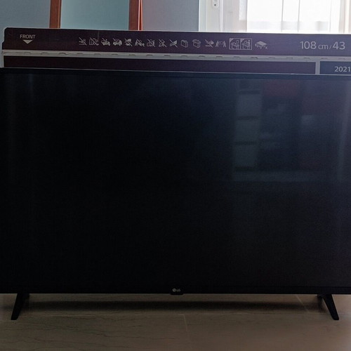 LG SmartTV 43" model 2021 like new