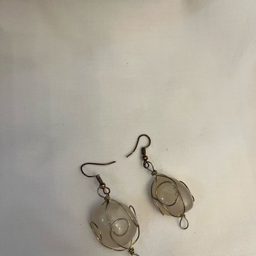 Handmade earrings with stone and wire like new, white