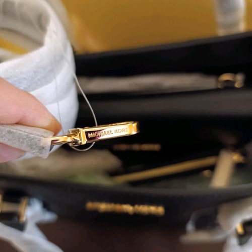 Τσάντα Michael Kors Charlotte 3 σε 1 καινούργια, μαύρη με χρυσαφί λεπτομέρειες