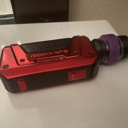 Geekvape vape device like new with batteries