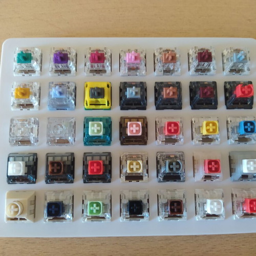 Gateron and Kailh Switch Testers with transparent Keycaps, 70 pieces, new