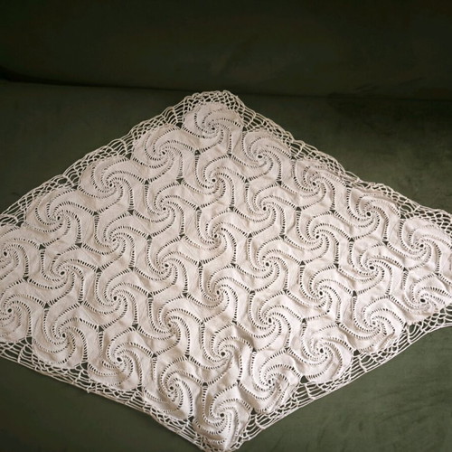 Table linens like new, set of about 80 pieces
