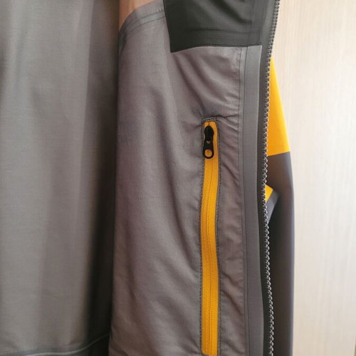 The North Face Gore-Tex Mountaineering Jacket L with Hood and Vents
