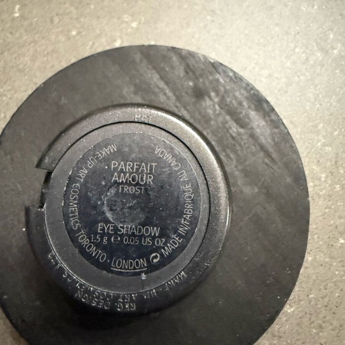 Mac eyeshadow in purple shade Parfait Amour like new