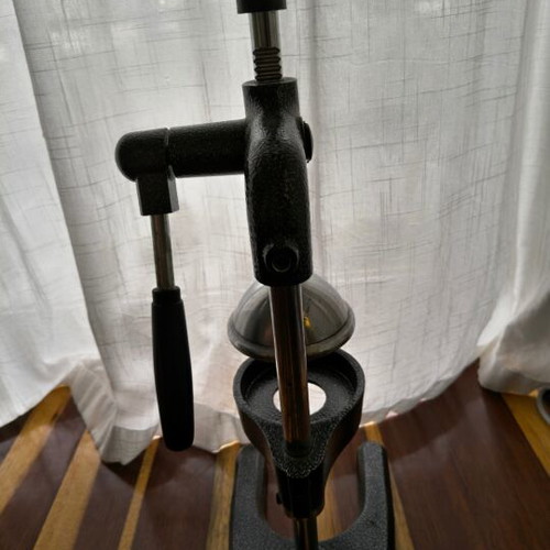 Kale Termos Manual Pomegranate Juicer like new