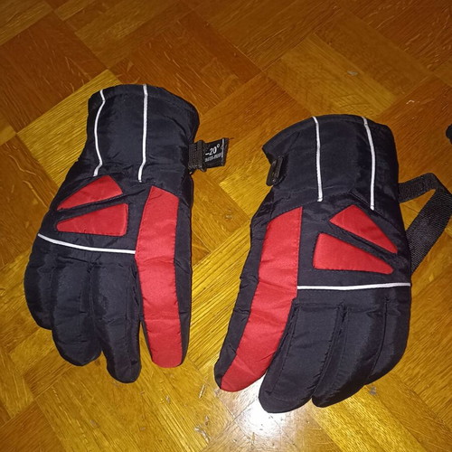 Winter gloves new, pack of 2 pairs in L and M sizes, black and red