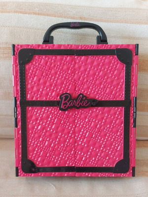Ντουλάπα Barbie 2011 μεταχειρισμένη χωρίς εσωτερικά αξεσουάρ