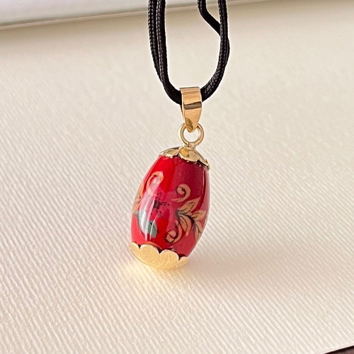 Porcelain pendant with 14k gold new