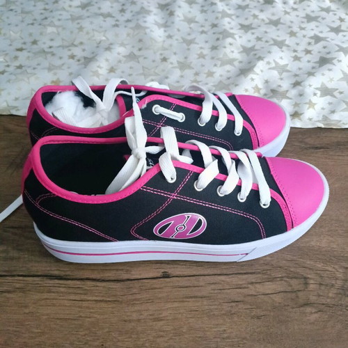 Heelys Classic X2 athletic shoes new, black and pink