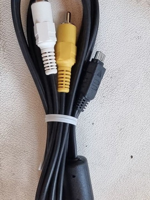 Olympus digital camera connection cable with TV like new
