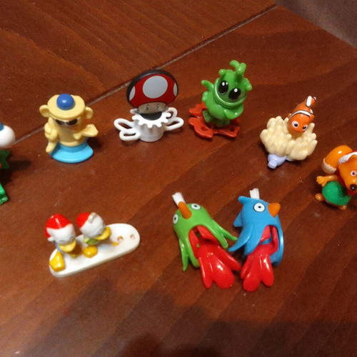 Kinder figures like new, various