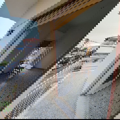 Διαμέρισμα γωνιακός 1ος όροφος 60 τμ στην Πετρούπολη με θέα και βεράντα