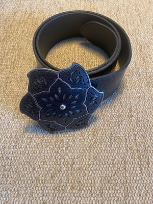 Black belt with flower Mika Sarolea like new