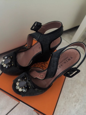 Twinset platform sandals size 39 like new with decorative jewel, gray