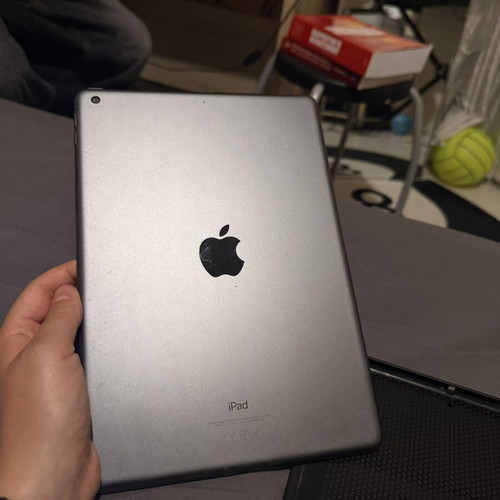 iPad 9th Gen 10.2" 64GB with Apple Earbuds and Case
