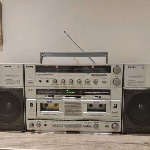 Philips D8734 boombox used, radio works